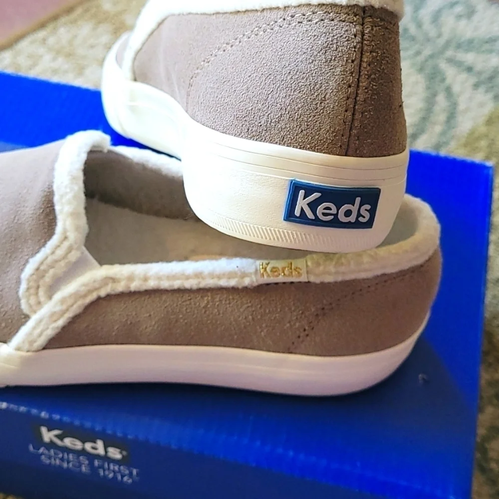 Keds Slip on Sneaker with faux shearling foot bed. Size 5.5